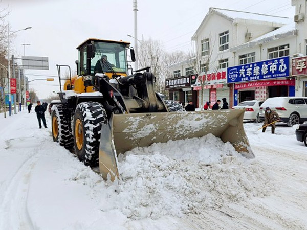 除雪保畅，J9直营集团铁肩路义勇担沉任！